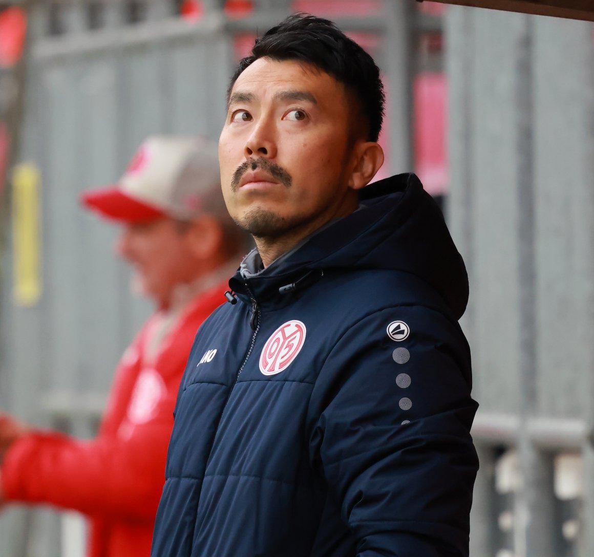 Die lockere Trainingseinstellung seiner Spielerinnen stimmt Takashi Yamashita skeptisch.