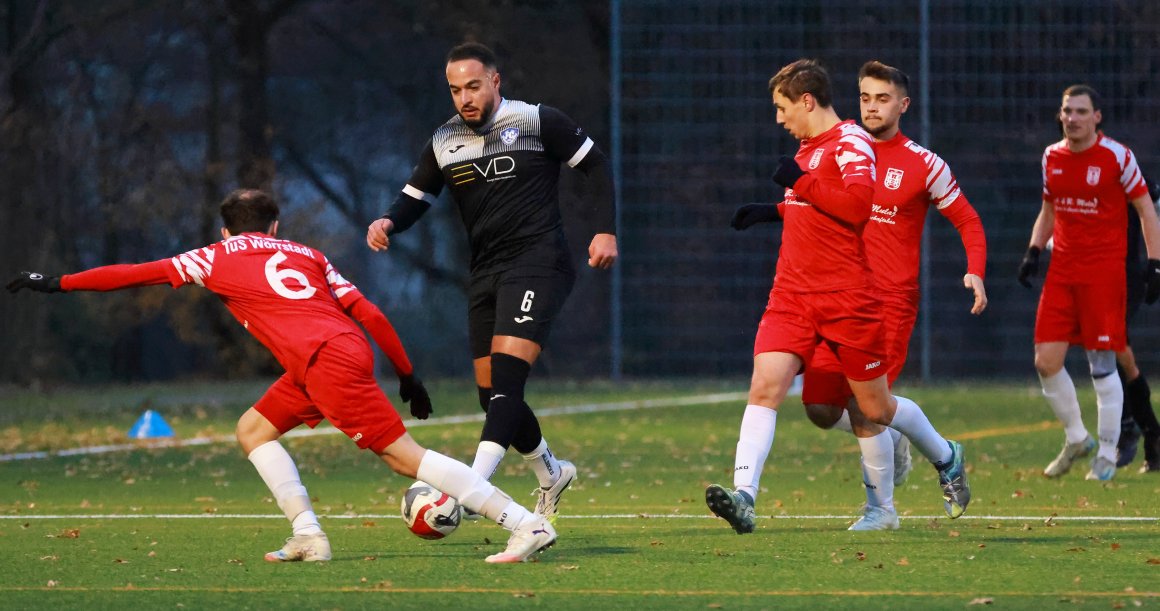 Karim El-Gourari handelte sich in der 75. Minute die Ampelkarte ein.