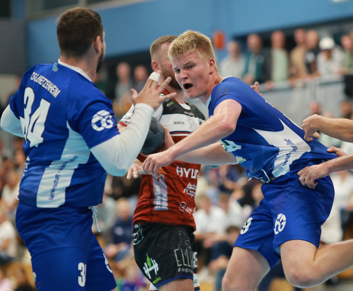 Die Bretzenheimer Jannik Schmidt (l.) und Tjorven Engelmann hatten den Sieg gegen den Tabellenletzten wohl einfacher vorgestellt, letztlich trugen ihre zusammen fünf Tore zum knappen Erfolg ihren Dienst.