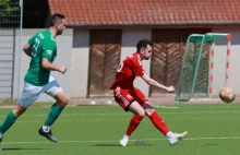 Noch einmal drei Punkte wünscht sich der Nieder-Olmer Innenverteidiger Colin Dobrautz (r.) zum Jahresabschluss.