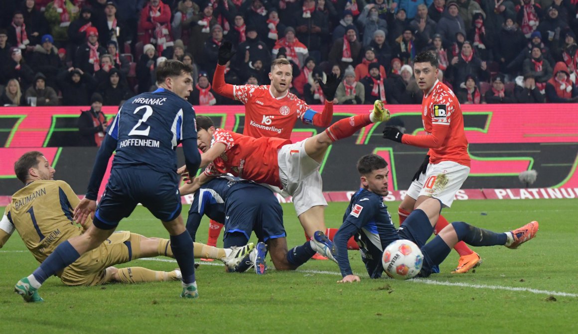 Aus solchen Szenen wie gegen die TSG Hoffenheim sollten die 05er in Freiburg Kapital schlagen. Nadiem Amiri (r.) wird allerdings nicht dabei sein.