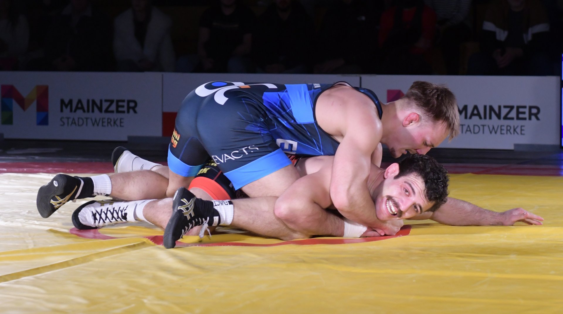 Mustafa Sahin hatte auch in unangenehmen Situationen gut lachen...