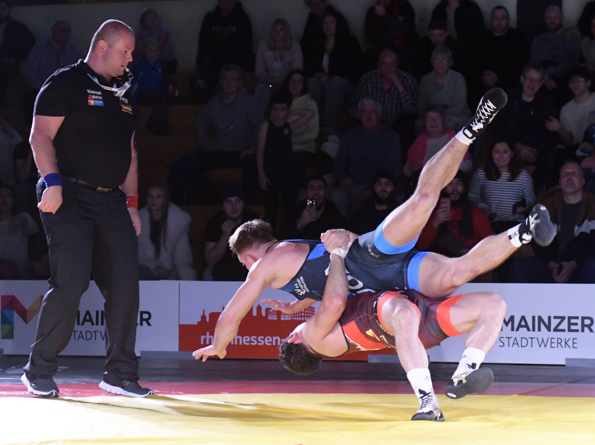 ...mit 3:1 bezwang er Louis Lay.