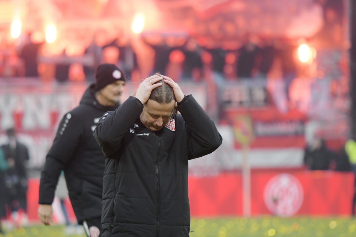 Das Feuer ist erloschen. Bo Henriksen ist nicht mehr Trainer des FSV Mainz 05.