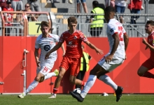 Tim Müller scheiterte mit einem gefährlichen Abschluss aus der zweiten Reihe an OFC-Torhüter Brinkies.