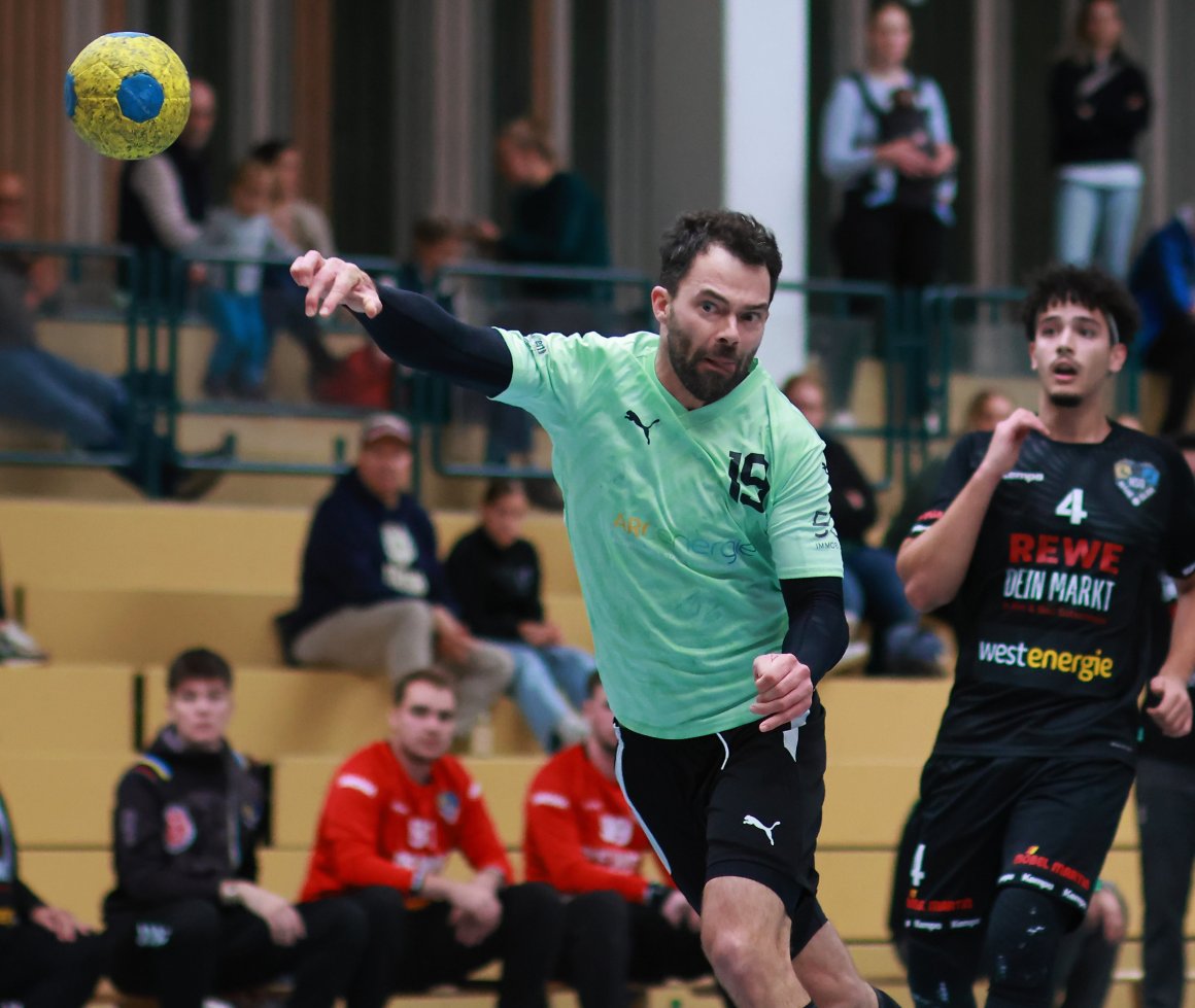 Für Gerrit Schulte endete die Partie mit dem TV Bodenheim gegen die HSG Eckbachtal durch eine Platzwunde am Kopf vorzeitig.