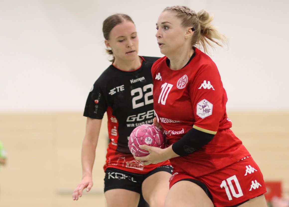 Christin Kühlborn hat in ihren dreieinhalb Jahren beim FSV Mainz 05 schon so manches Trainings- und Testspiel gegen die HSG Bensheim/Auerbach absolviert, wie hier in der Sommervorbereitung 2022, als die Linksaußen gerade erst vom Bundesligisten gekommen war.