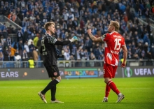 Daniel Batz bestritt in Posen sein erstes Conference-League-Spiel. Eine Erfahrung, die Lennard Maloney ihm voraus hatte.