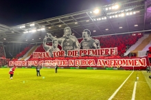 Am 14. Juli 2005 hatte Petr Ruman das erste Europapokaltor in der Geschichte des FSV Mainz 05 erzielt – beim 4:0 im Uefa-Cup gegen Mika Aschhtarak. Daran erinnerte die Choreo vor der Partie gegen Samsunspor. Der ehemalige Mainzer Stürmer meldete sich tags darauf auf Facebook. Diese Choreografie „war etwas ganz Besonderes und hat mich tief berührt. Dabei sind so viele schöne Erinnerungen hochgekommen, auch wenn diese Zeit schon lange zurückliegt. Es war ein sehr emotionaler Moment, der gezeigt hat, wie viel Herz, Leidenschaft und Verbundenheit in diesem Verein und seinen Fans steckt. Danke dafür – Mainz 05 bleibt etwas Besonderes“.   