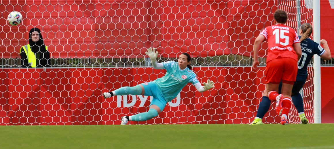 In der Hinrunde musste sich Mamiko Matsumoto gegen den SC Sand nur durch einen Strafstoß geschlagen geben. Diesmal führten zwei Eckbälle zur Mainzer Niederlage.