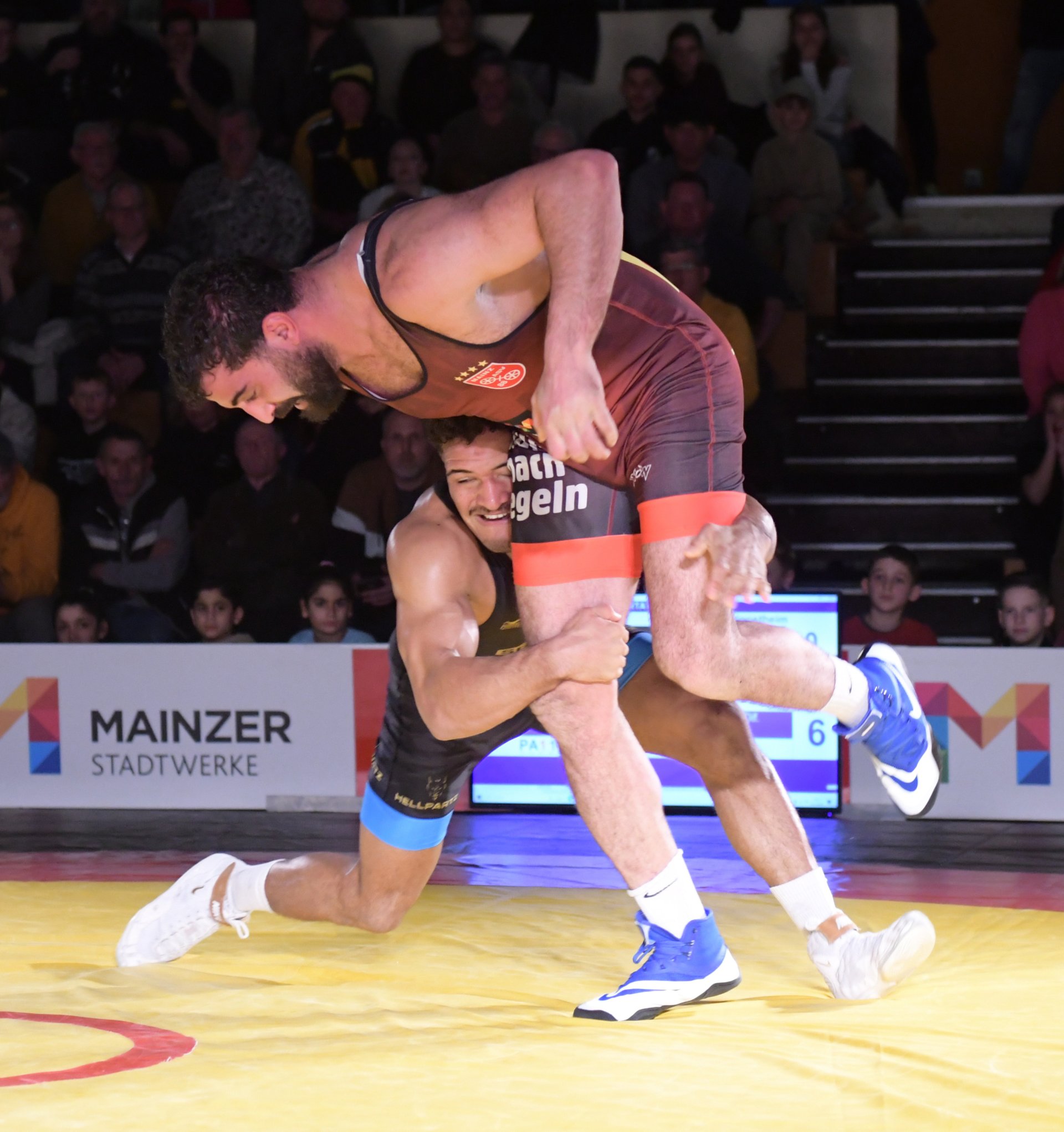 ...doch sein Kontrahent bot ihm zu wenige Angriffsflächen um die...