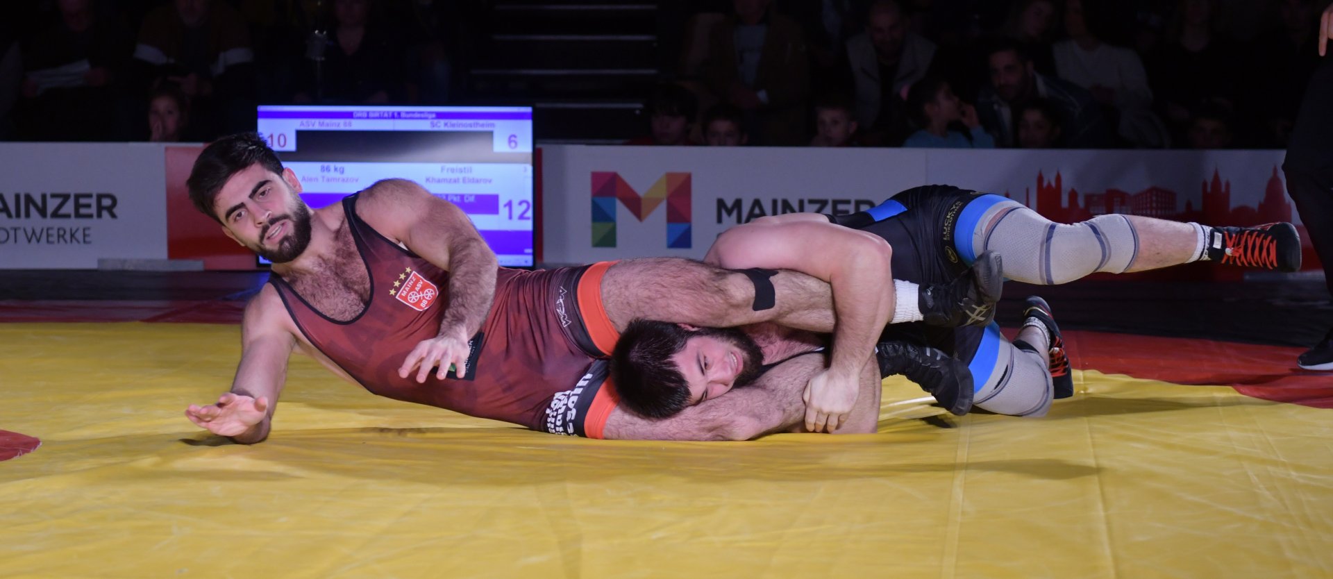 Nachdem Mustafa Sahin die 88er vor der Pause mit 10:6 in Führung gebracht hatte, gab Alen Tamrazow zu Beginn der zweiten Hälfte gegen Khamzat Eldarov vier Punkte ab…