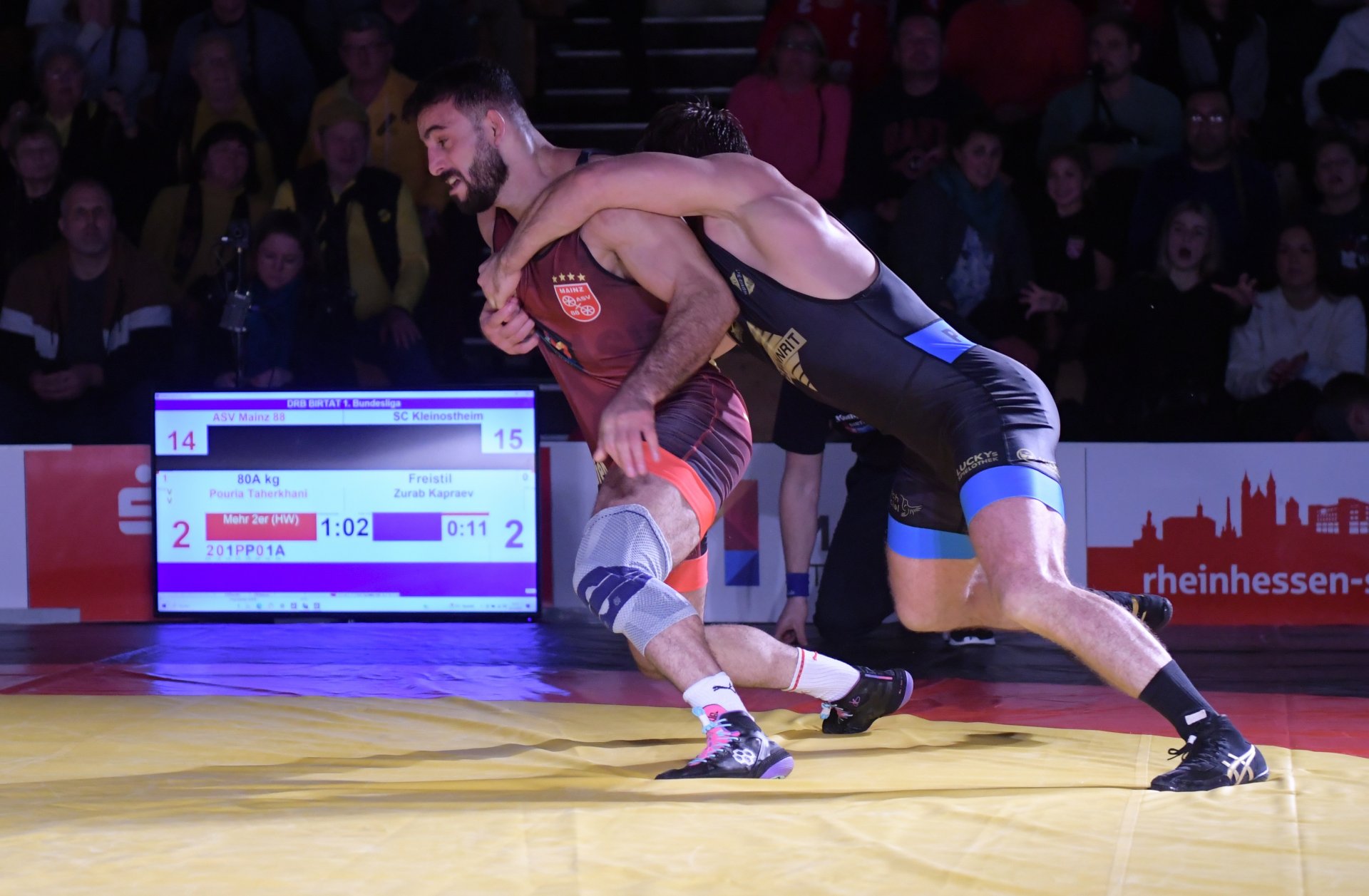 ...doch als der unter Druck geratene Kleinostheimer ihn von hinten zu fassen bekam...