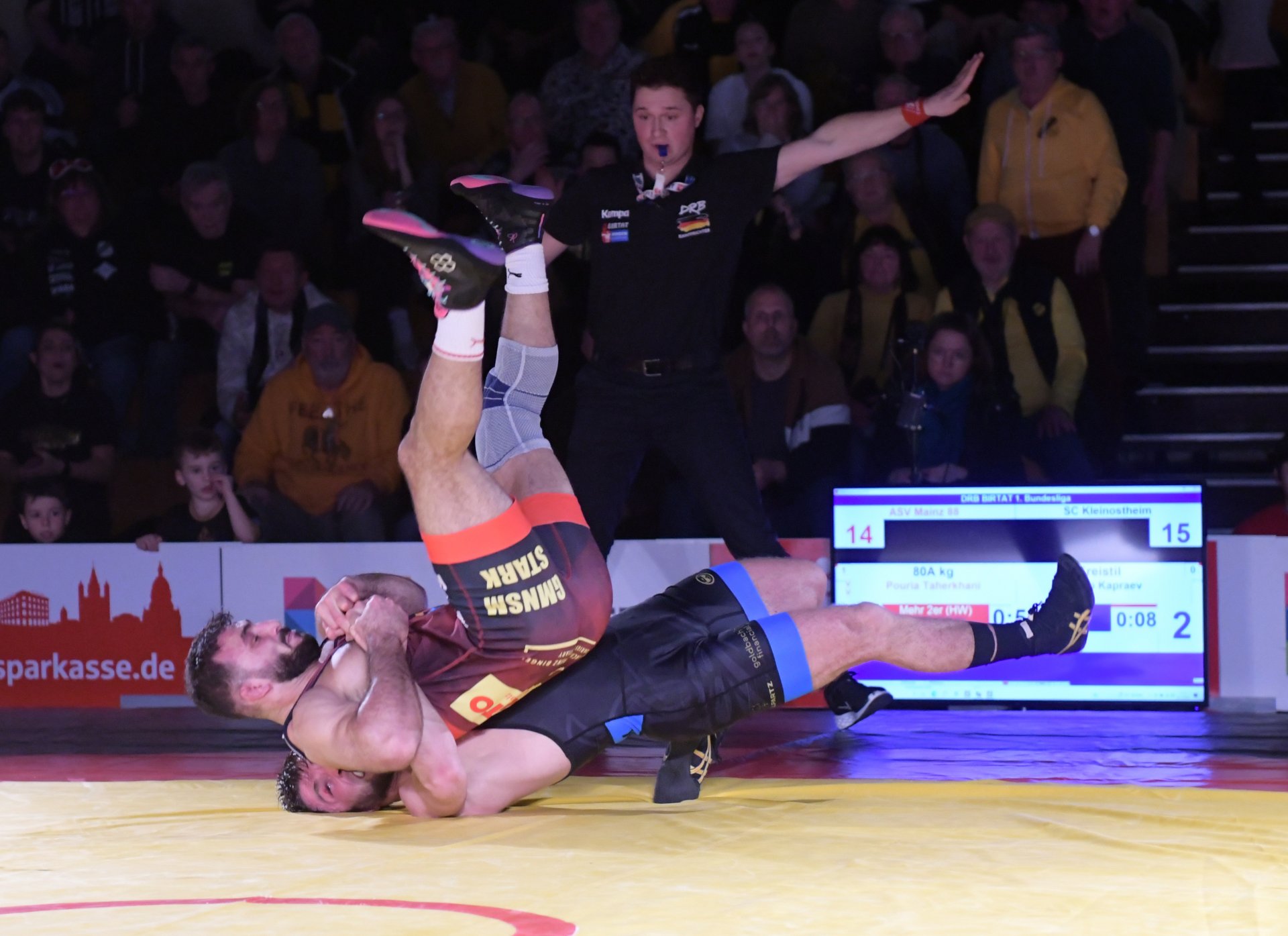 …und für seinen Wurf eine Viererwertung einstrich, war der mögliche Sieg des 88ers dahin...