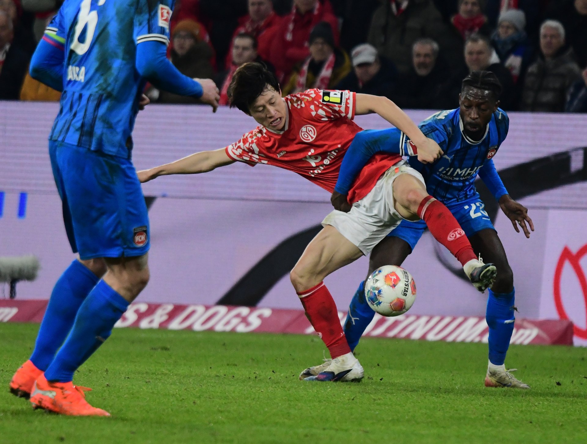 Jae-sung Lee bereitete Silvan Widmers Treffer nach einem groben Patzer des Heidenheimer Torwart Diant Ramaj mit einer perfekten Flanke aus dem linken Halbfeld vor.