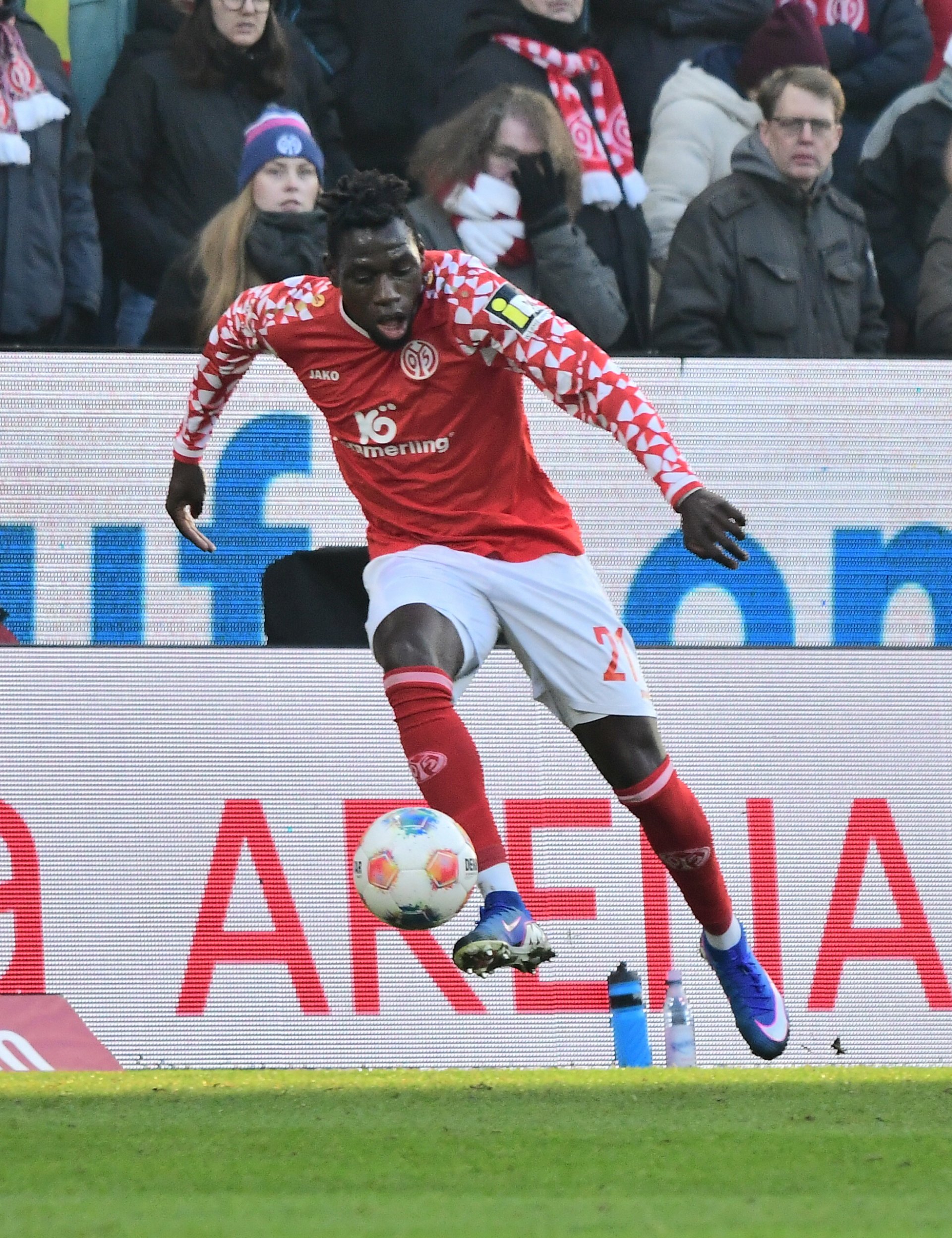Danny da Costa bereitete in der Nachspielzeit der ersten Halbzeit Benedict Hollerbachs größte Ausgleichschance vor...