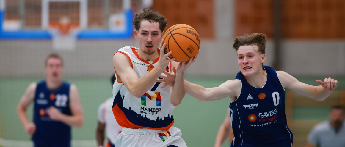 Lucas Deetjen, hier im Heimspiel gegen den VfL Bensheim, ging aus dem zweiten Duell mit den Südhessen als bester Schütze mit 24 Punkten und sechs von neun Dreiern hervor.