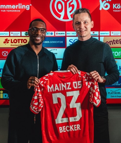 Sheraldo Becker (l., mit Nico Bungert) soll den Ausfall Benedict Hollerbachs kompensieren.