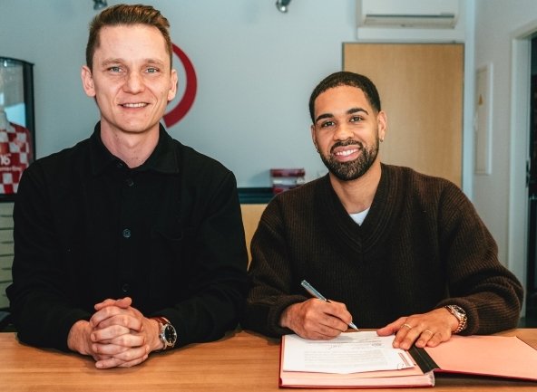 ...und mit Sportdirektor Niko Bungert ist er sich einig, dass weitere hinzukommen sollen.