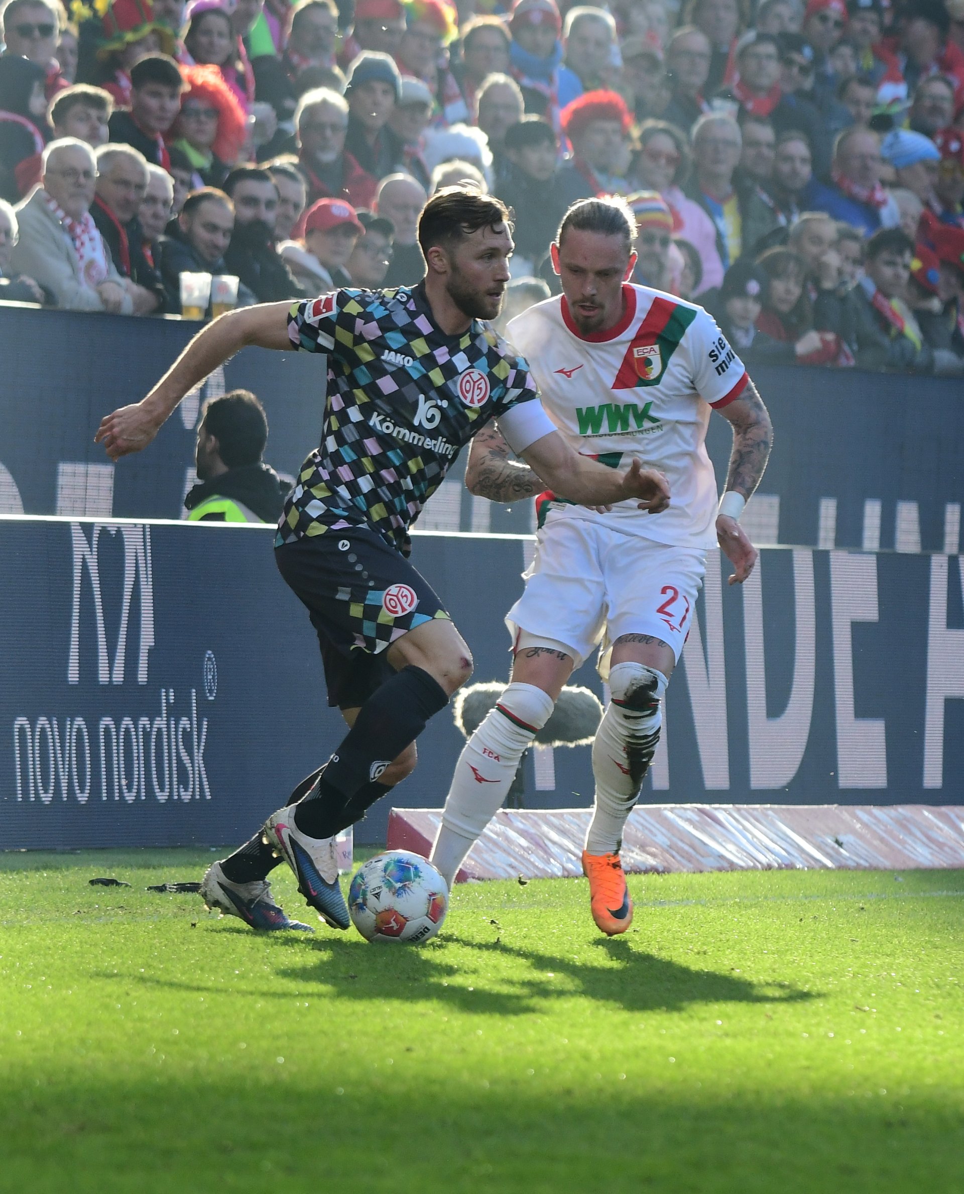 ...den Schienenspielern Silvan Widmer auf der linken...