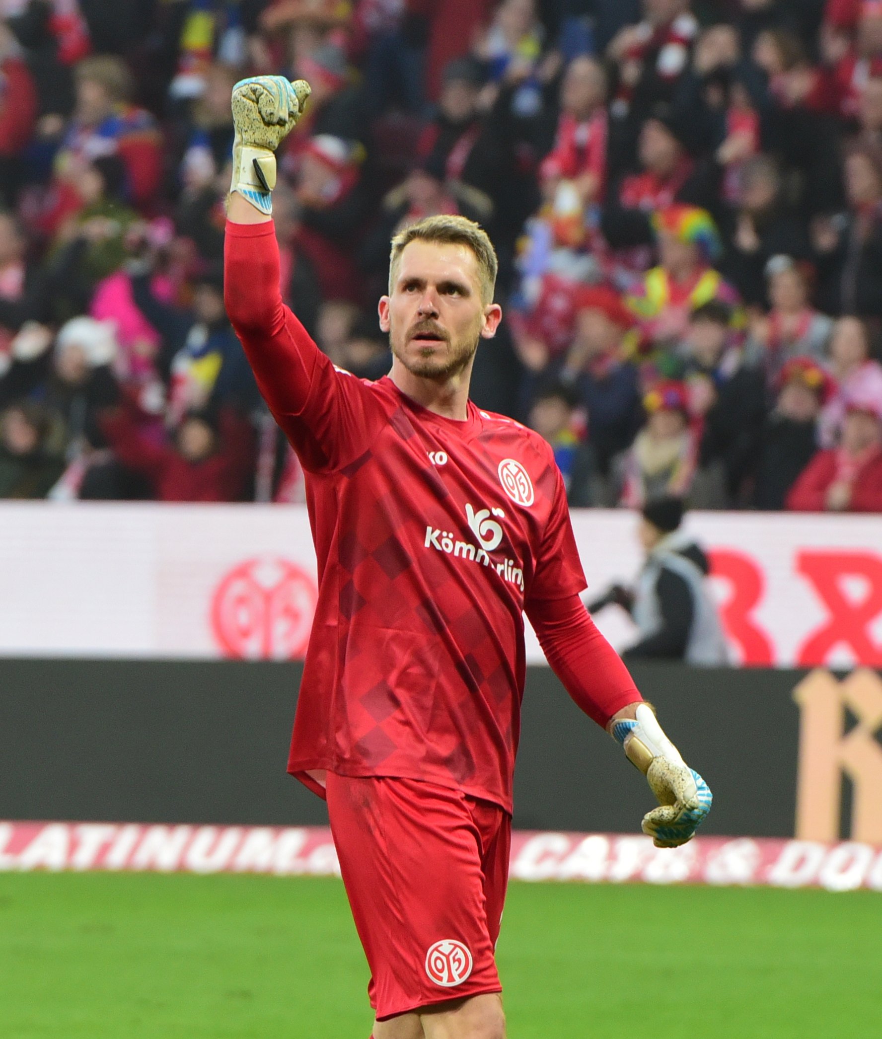 Bei allen Bällen, die dennoch aufs Tor kamen, konnten sich die Mainzer auf Daniel Batz verlassen, der mal wieder herausragend hielt…