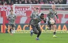 Seine Qualitäten als Sprinter und potenzieller Torvorbereiter demonstrierte Sheraldo Becker schon bei seinem ersten Einsatz im 05-Trikot gegen den FC Augsburg.