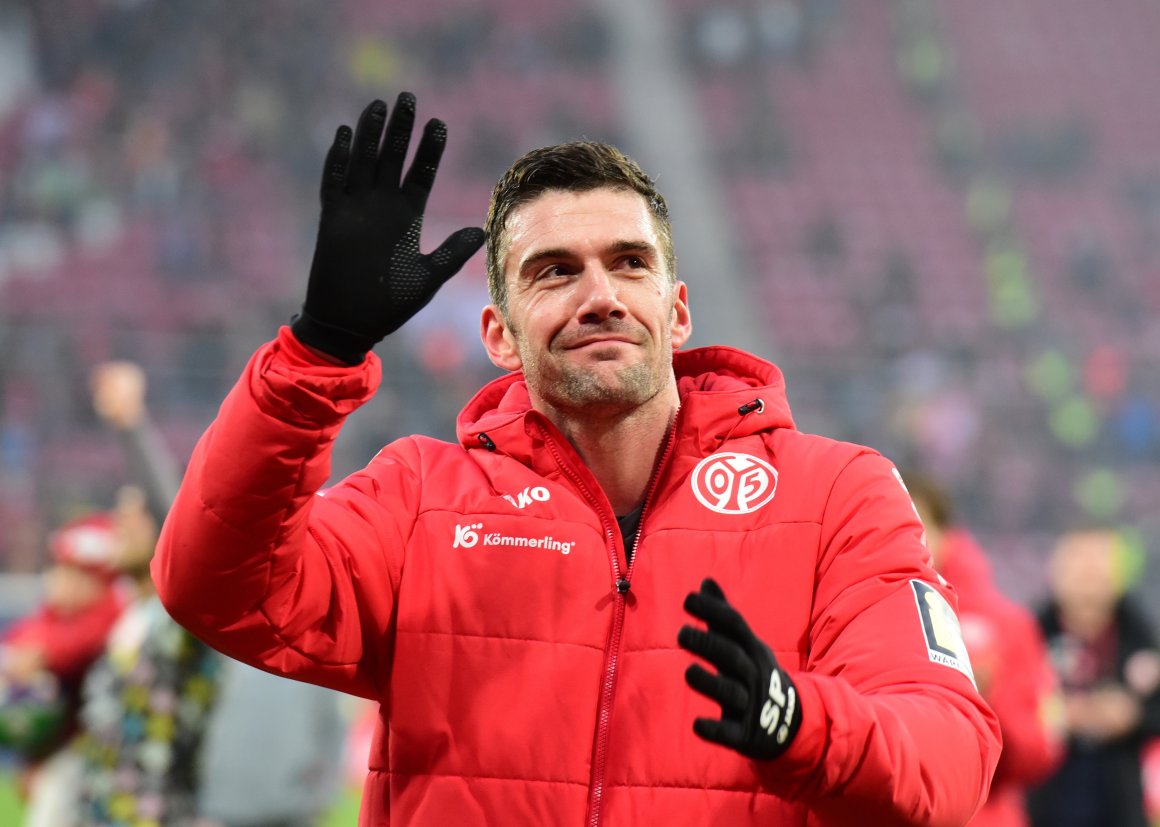 Stefan Bell, der zuletzt nicht nur als Abwehrchef, sondern auch als Torschütze und -vorbereiter überzeugte, fällt mehrere Wochen aus.