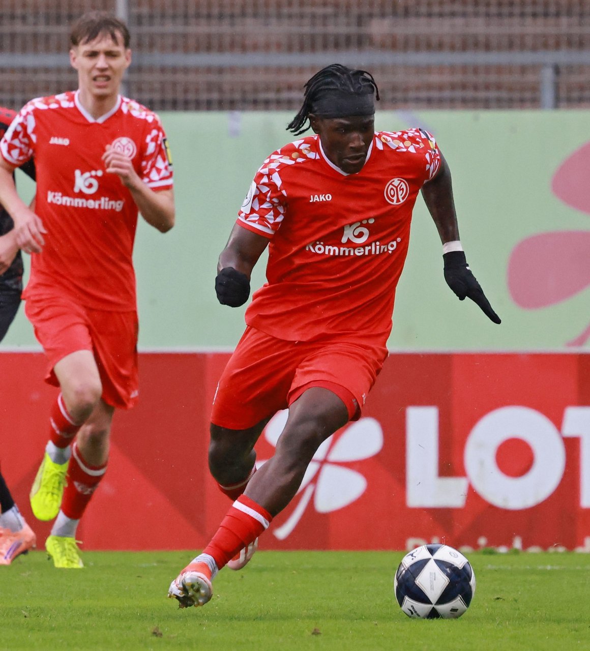 André Gitau hatte in Stuttgart wohl die beste Chance auf den ersten Regionalliga-Treffer der U23 im neuen Jahr, scheiterte aber im Duell mit dem gegnerischen Keeper.