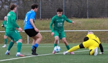 A-Junior Max Tzieply (am Ball) debütierte in der Sturmreihe der SpVgg und überzeugte den Trainer.