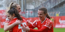 Chiara Bouziane, Vital Kats und Kara Bathmann bejubeln das 1:0...