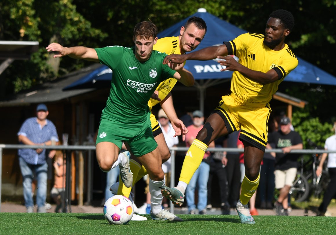 Luka Baljak schoss die TuS zum Sieg in Waldalgesheim.