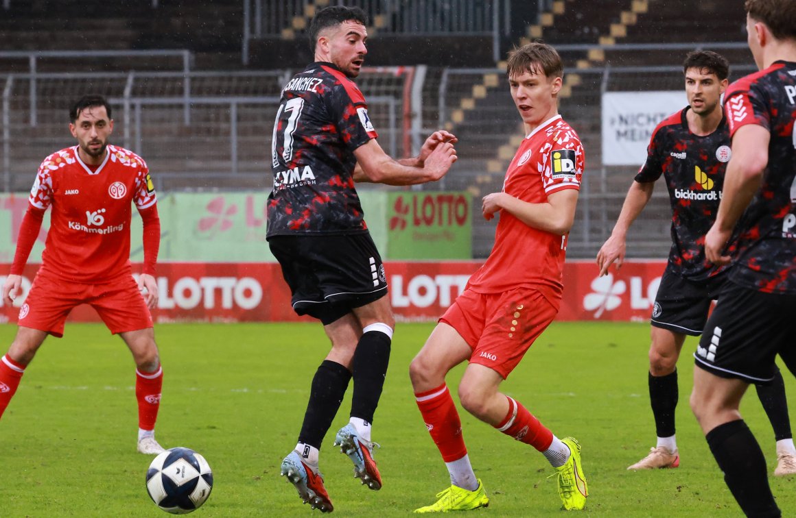 EIn Vierteljahr ist es her, dass Tim Müller und Yunus Malli (l.) mit der U23 des FSV Mainz 05 im Bruchwegstadion zu sehen waren. Bei der Rückkehr nach der Winterpause muss Malli allerdings seine fünfte Gelbe Karte absitzen.
