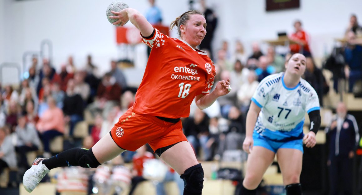 Zielspielerin mit Zielwasser: Lena Feiniler profitierte vom spielerischen Ansatz mit dem Fokus auf Kreisanspiele und nutzte fast jede ihrer Chancen. 