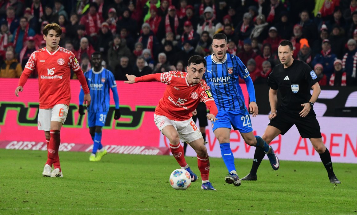 Paul Nebel war in dieser Saison lange auf der Suche nach alter Form (was im 05-Kader kein Alleinstellungsmerkmal war). In Leverkusen zeigte der Offensivspieler wieder, was ihn vorige Saison so wertvoll gemacht hat.