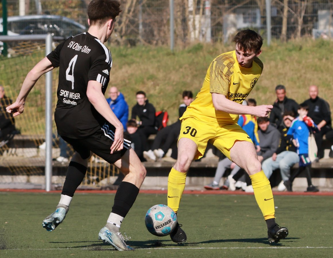 Der Budenheimer rLeon Berndroth (r.) war nicht nur der Mann des Spiels in Oppenheim, sondern der Mann des Spieltags.