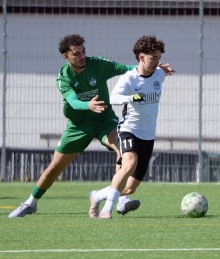 Vorige Saison war Paul Kammerer (r., gegen Alae Laissar) an der Kirschhecke noch zu Gast. Jetzt steht er dort im Kader der Zweiten Mannschaft.
