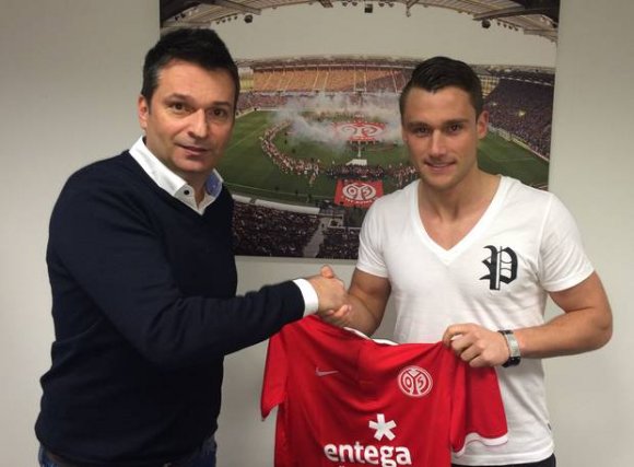 Ein halbes Jahr später als erhofft kann 05-Manager Christian Heidel jetzt Christian Clemens begrüßen.