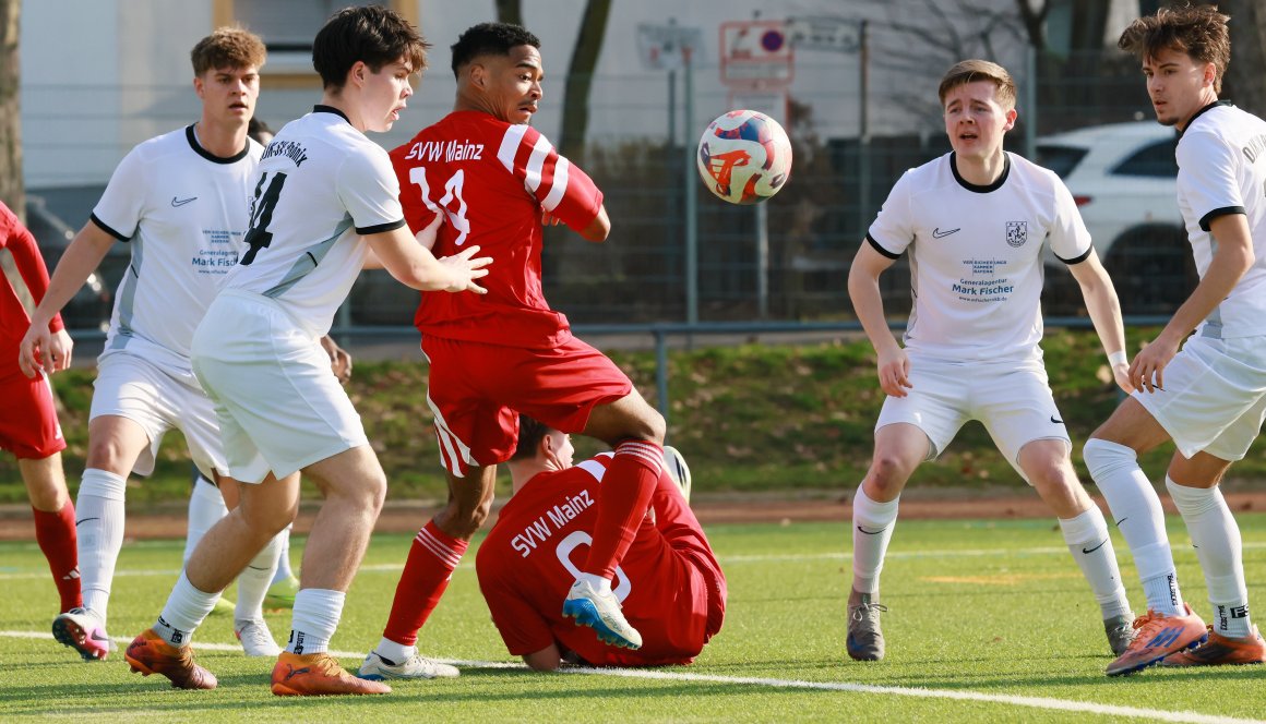 Symbol einer Krise: Mao Koyama ist seit seines Heimaturlaubs in Japan weit weg von der Form vor der Winterpause. Der immer noch drittbeste Torschütze der Liga musste nach der ersten Halbzeit des Spiels gegen Phönix Schifferstadt in der Kabine bleiben.