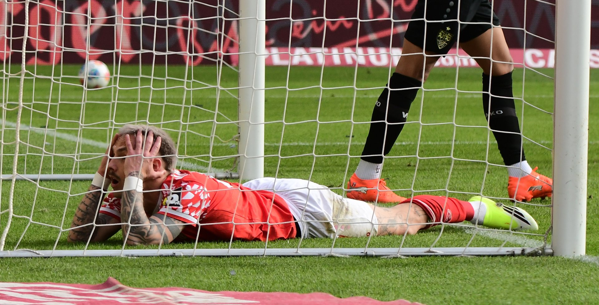 Phillip Tietz hatte das Glück an diesem Tag ohnehin nicht gepachtet. Sein vermeintliches 1:0 wurde aberkannt...