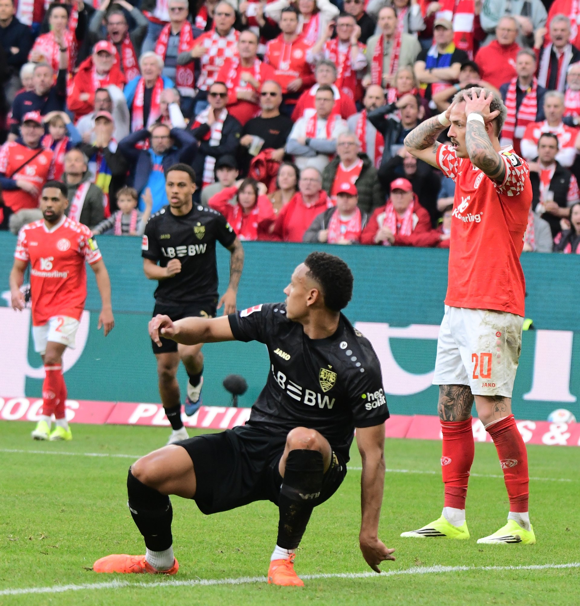 ...und im zweiten Durchgang fasste er sich an den Kopf...