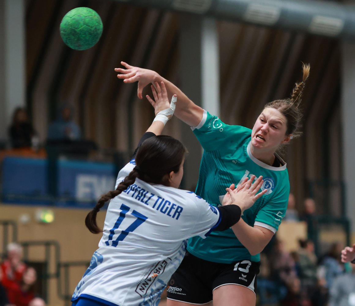 Marie Tomaschek hat beim TVB in der Spätphase der Saison ihre Rolle als Rückraumschützin angenommen, was aber auch damit zu tun haben dürfte, dass sie aufgrund der personellen Situation stark gefordert ist.