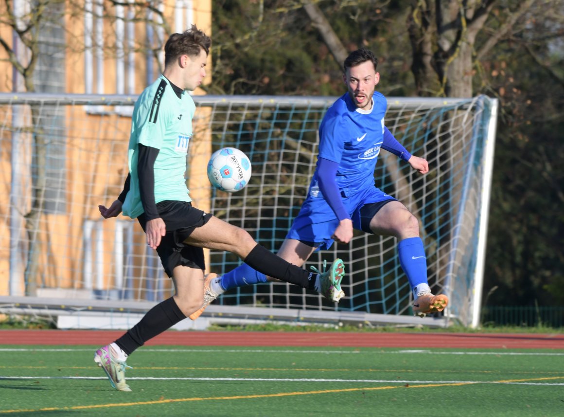 Comebacker Silas Schwarz bereitete Jacob Rodens frühe Führung vor.