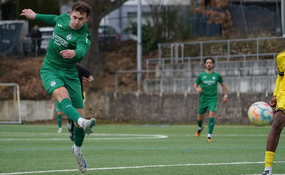 Luka Baljak erhöhte Mitte der ersten Halbzeit auf 2:0.