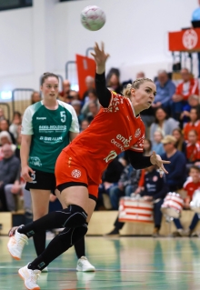 Für Christin Kühlborn sind die Spiele bei der SG Kirchhof immer eine Heimkehr. Sie erlernte das Spiel bis 2019 in Melsungen, ehe sie über die Zwischenstation HSG Benshein/Auerbach 2022 nach Mainz fand, wo sie inzwischen die Kapitänin ist.