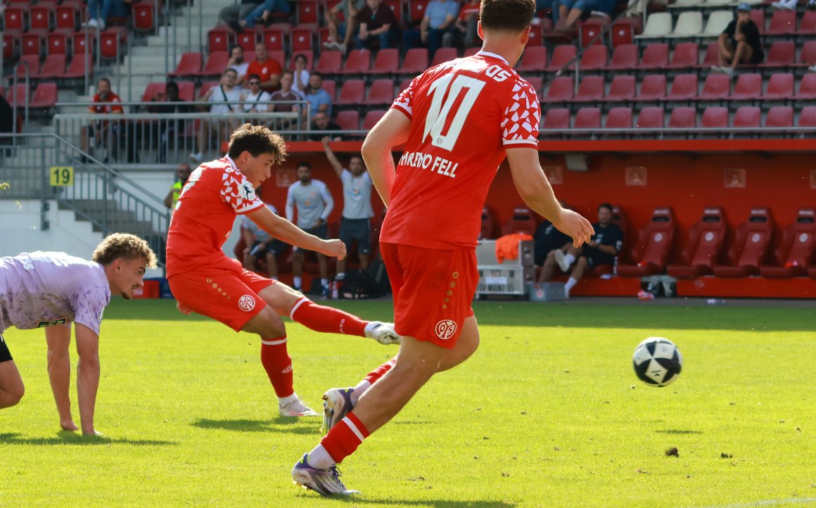 Der inzwischen wegen eines Kreuzbandrisses fehlende Raúl König brachte die U23 des FSV Mainz 05 im Heimspiel gegen den FC 08 Homburg mit seiner ersten Aktion mit 2:0 in Führung, doch die Partie endete 2:2.