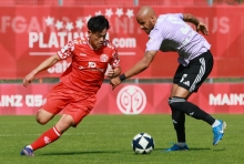 Tayju Yamasaki zielte bei einer der wenigen hochkarätigen Mainzer Chancen in Homburg  knapp neben das Tor und verpasste so die Entscheidung.