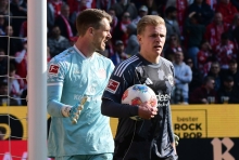 Nach dem Frankfurter Ausgleich holte Jonatan Burkardt den Ball aus dem Tor.