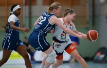 Taylor Golembiewski, hier von Greta Gomann bedrängt, war mit 22 Punkten beste Mainzer Schützin.