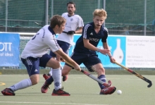 Nils Roth, hier in der Feldrunde beim 1:5 gegen die HG Nürnberg im Einsatz, bekommt gegen den HC Speyer nun auch in der Hallenrunde sein Debüt im Männerteam.