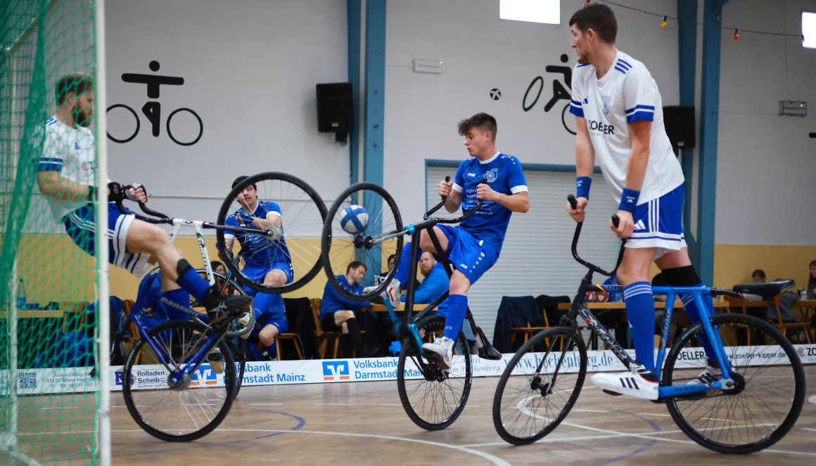 Paul Wassermann (l.) und Jonas Gebhard (hier gegen Beismann/Beismann) stehen am Sonntag unter Zugzwang.